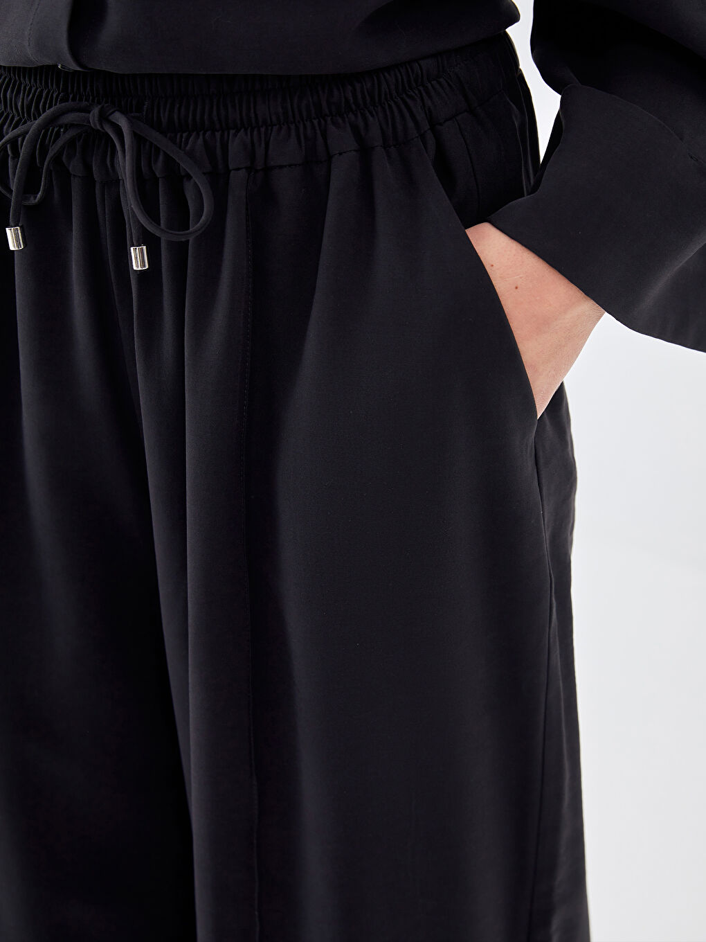 Siyah Beli Lastikli Geniş Paça Kadın Pantolon-2