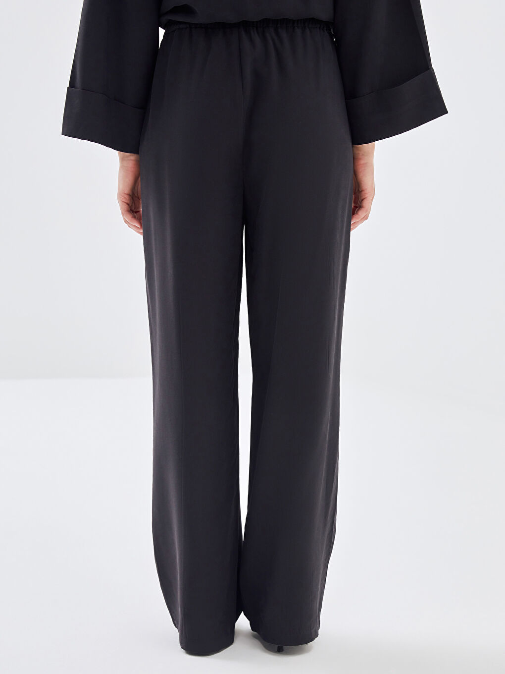 Siyah Beli Lastikli Geniş Paça Kadın Pantolon-3