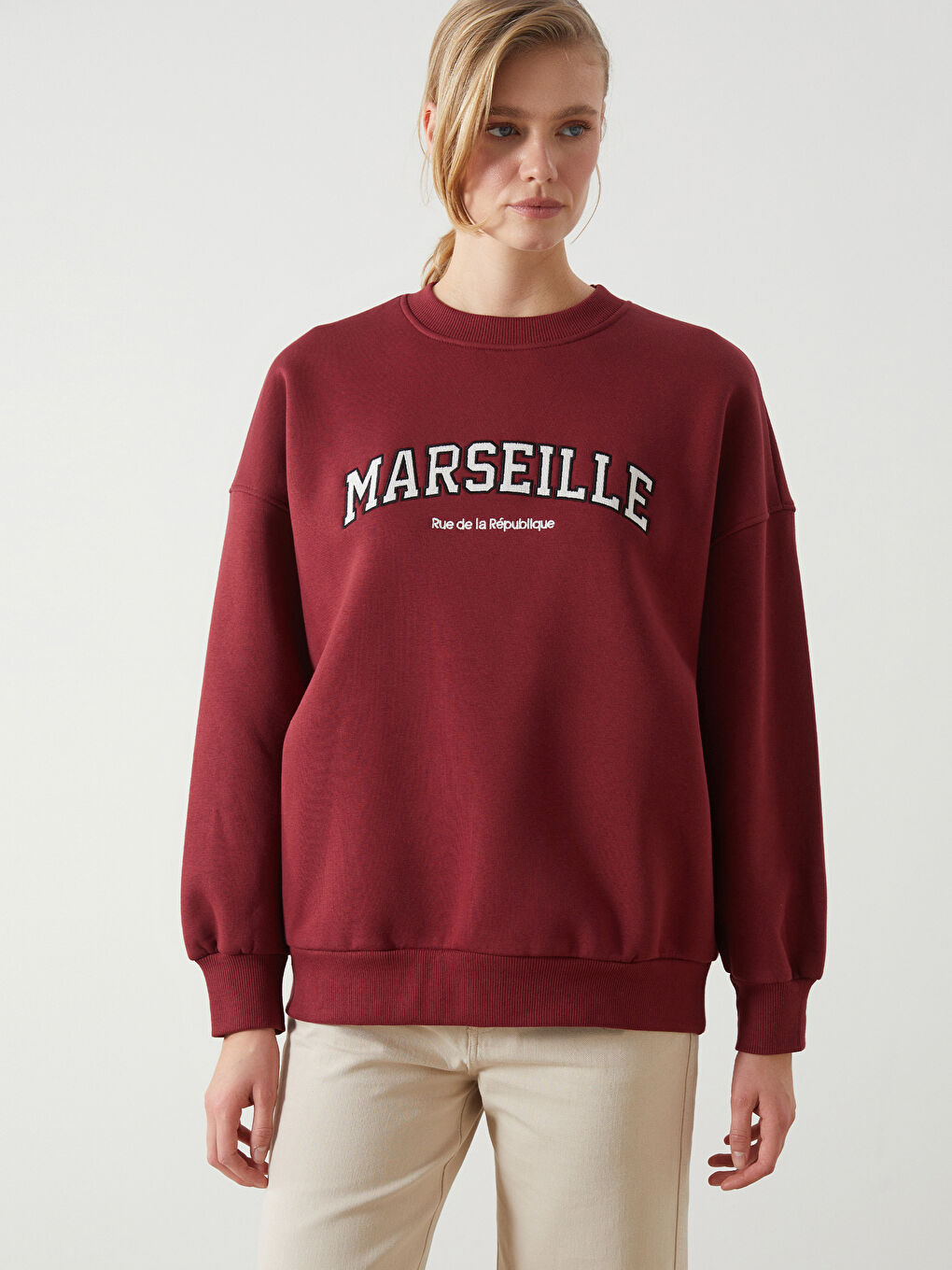 Bordo Bisiklet Yaka Nakışlı Oversize Kadın Kalın Sweatshirt