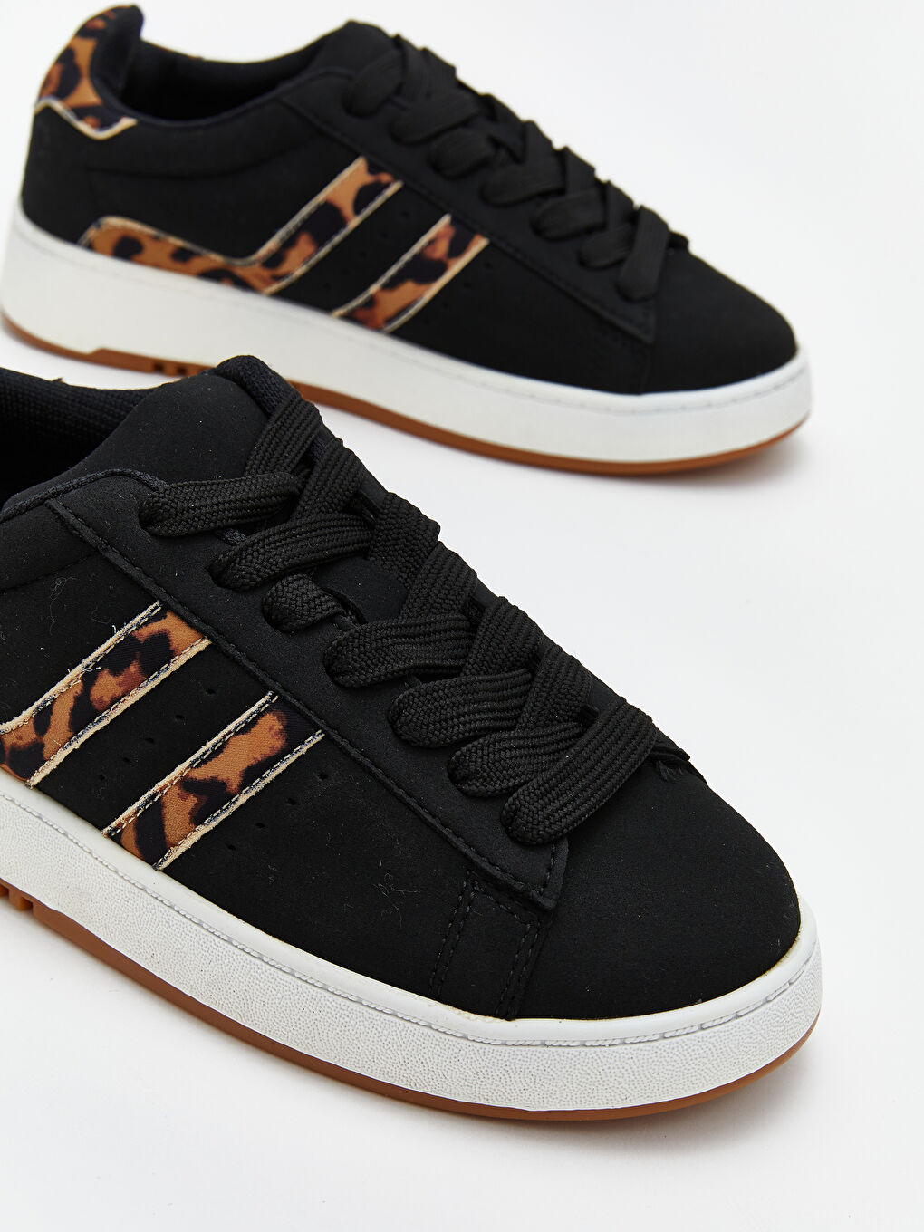 Siyah Leopar Desenli Kadın Spor Ayakkabı-2