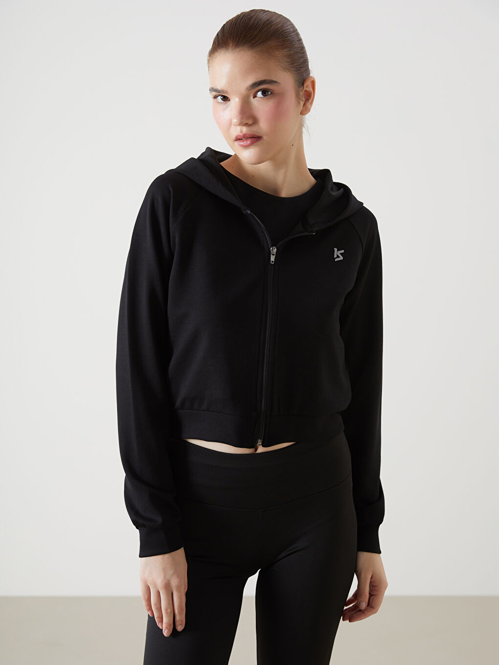 Siyah Kapüşonlu Baskılı Kadın Fermuarlı Sweatshirt