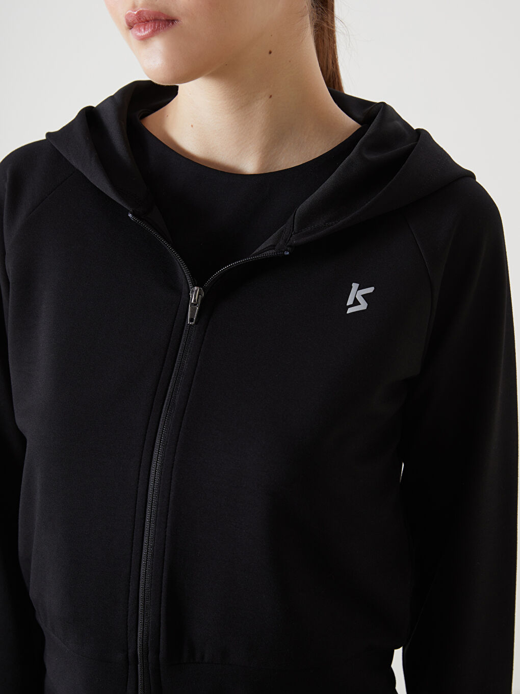 Siyah Kapüşonlu Baskılı Kadın Fermuarlı Sweatshirt-2