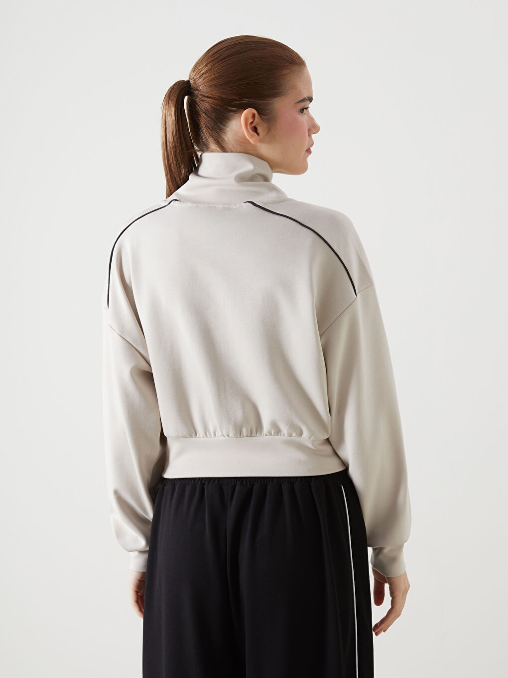 Gri Dik Yaka Baskılı Crop Kadın Fermuarlı Sweatshirt-3