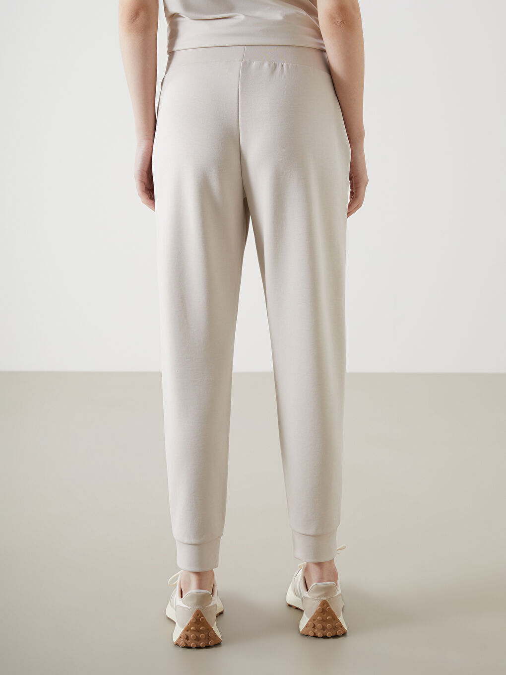 Gri Beli Lastikli Baskılı Kadın Jogger Eşofman Altı-3