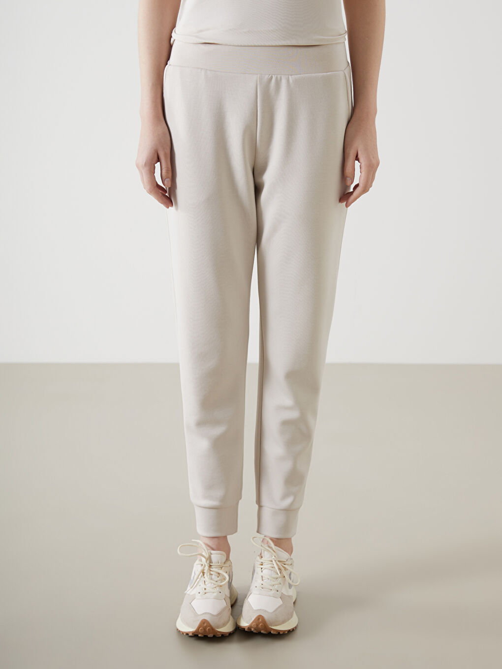 Gri Beli Lastikli Baskılı Kadın Jogger Eşofman Altı-1