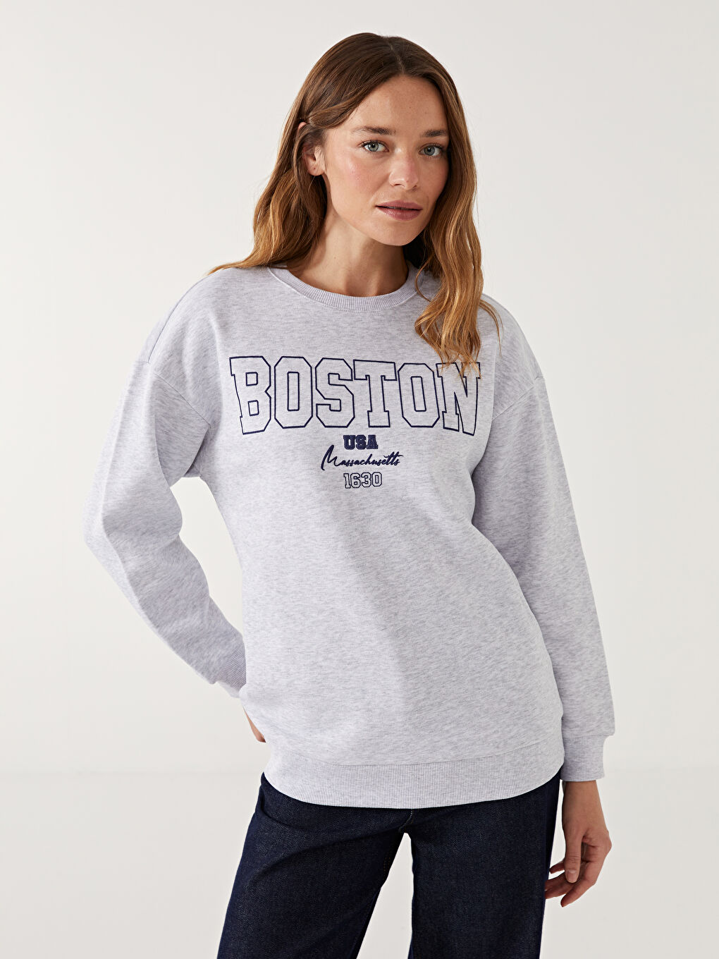 LCW Modest Beyaz Bisiklet Yaka Boston Baskılı Kadın Sweatshirt Tunik