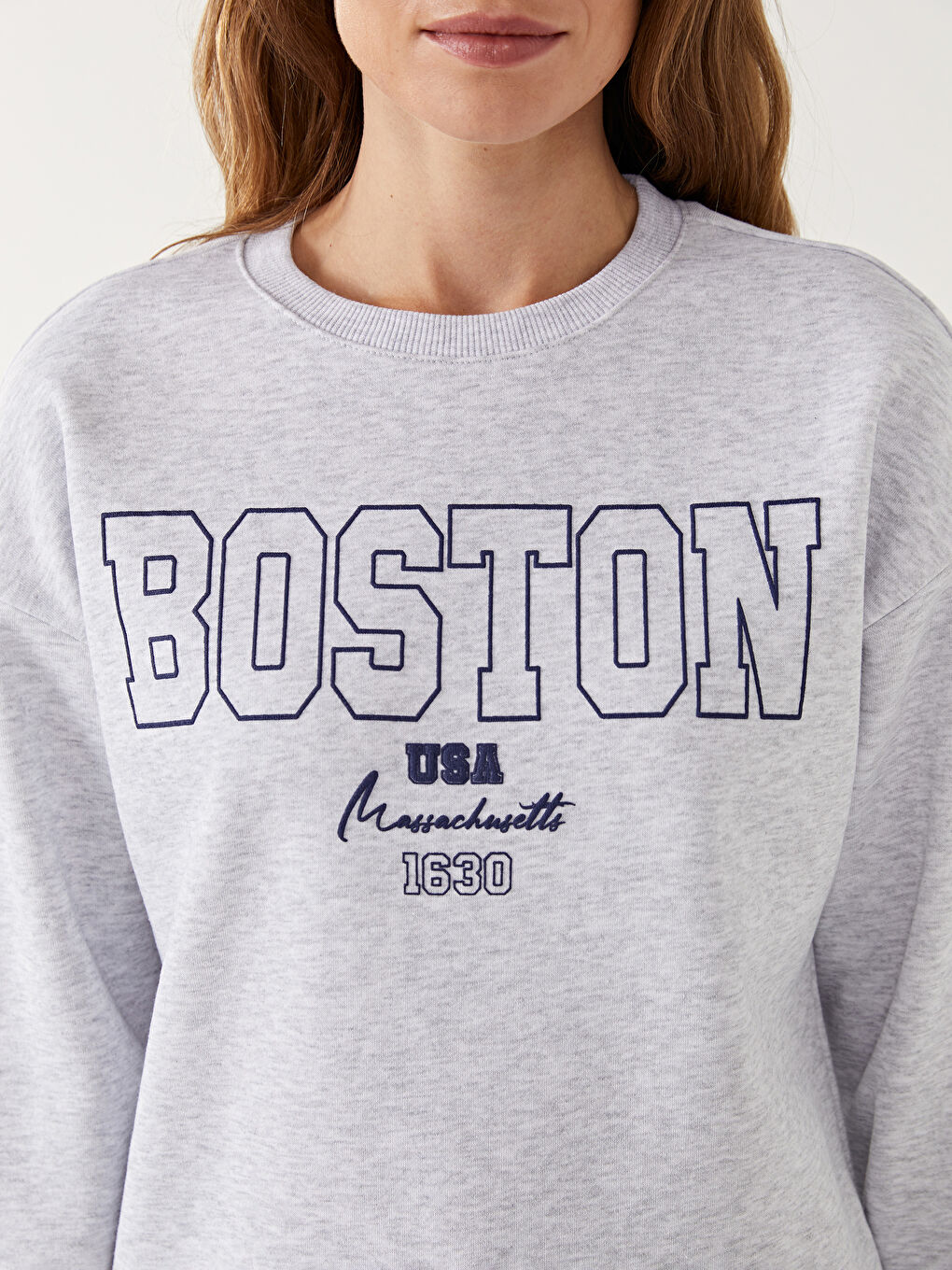 LCW Modest Beyaz Bisiklet Yaka Boston Baskılı Kadın Sweatshirt Tunik - 2