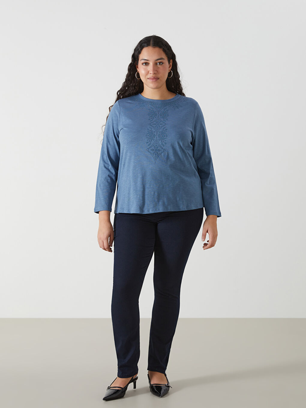 LCW Grace Crew Neck Embroidered Women's Blouse -W4L176Z8-R2E