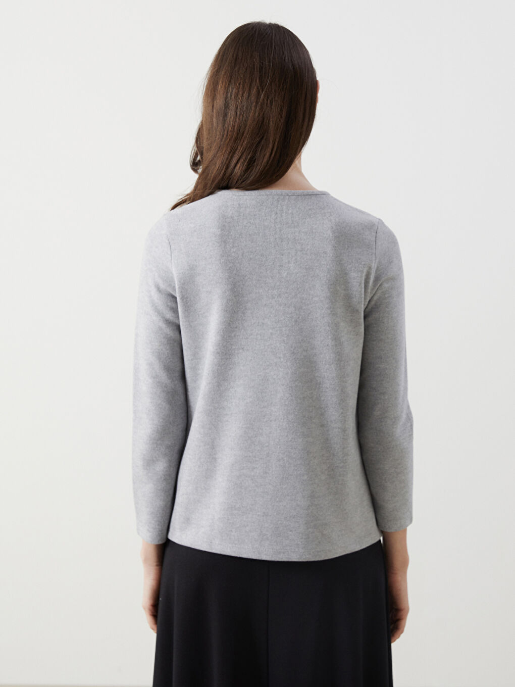 Gri Bisiklet Yaka Çiçekli Kadın Tişört-3