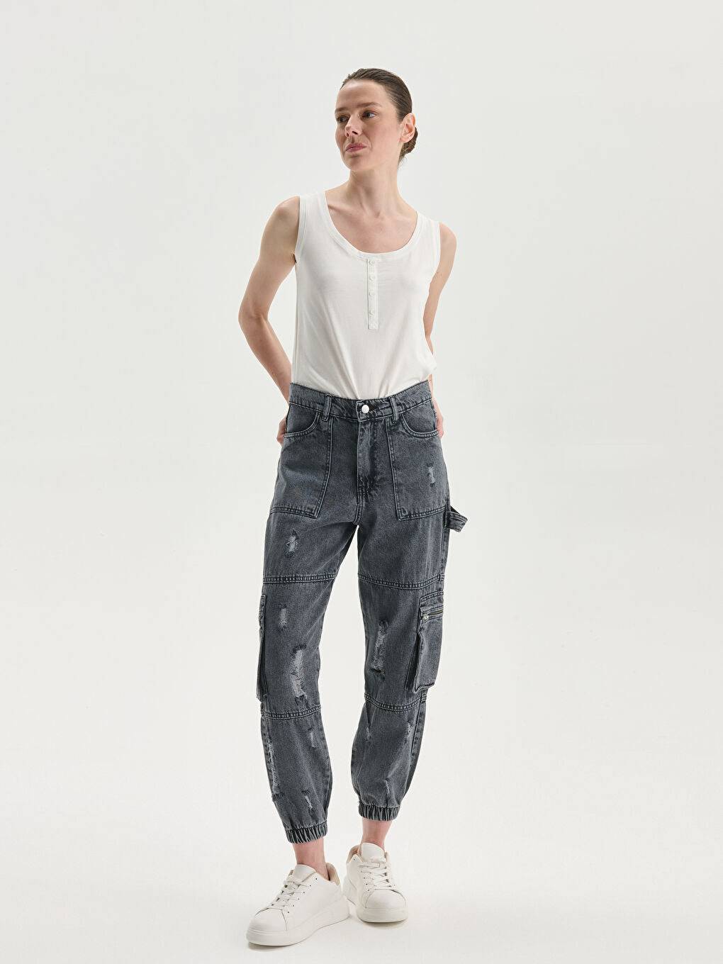 Женская майка с U-образным вырезом-1