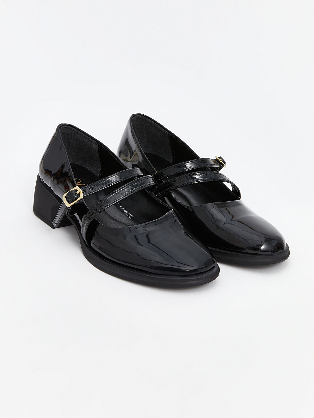 Siyah Deri Görünümlü Kadın Topuklu Ayakkabı