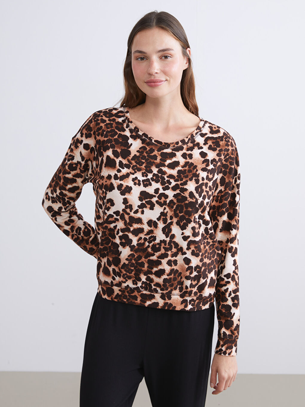 Kahverengi Bisiklet Yaka Leopar Desenli Kadın Pijama Üstü