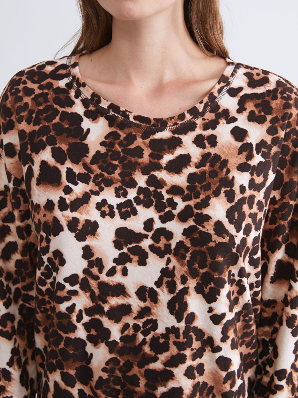 Kahverengi Bisiklet Yaka Leopar Desenli Kadın Pijama Üstü-2