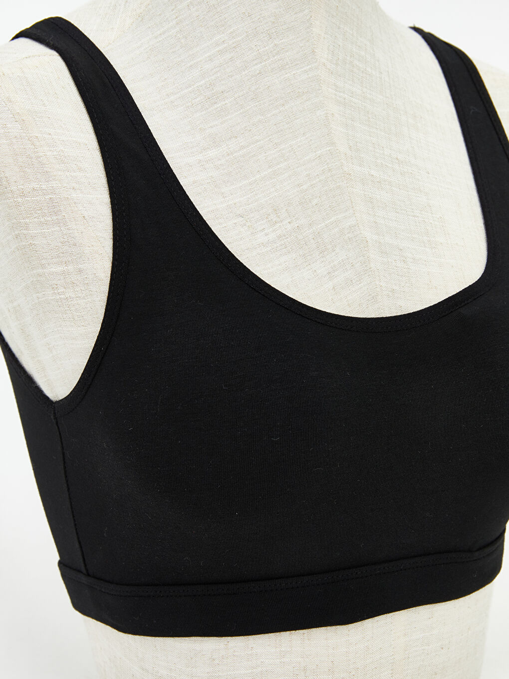 Siyah U Yaka Çıkarılabilir Pedli Düz Büstiyer-2