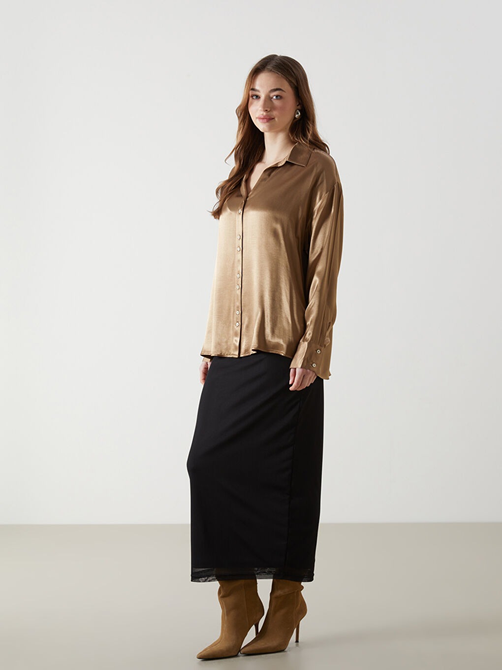 Bej Oversize Saten Kadın Gömlek-1