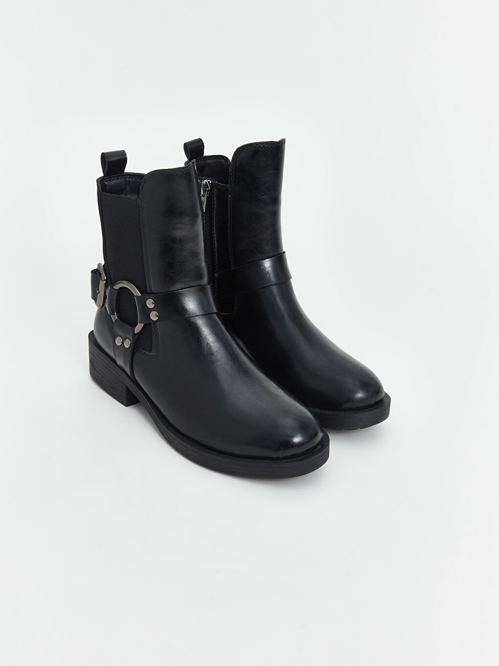 Siyah Deri Görünümlü Kadın Bot