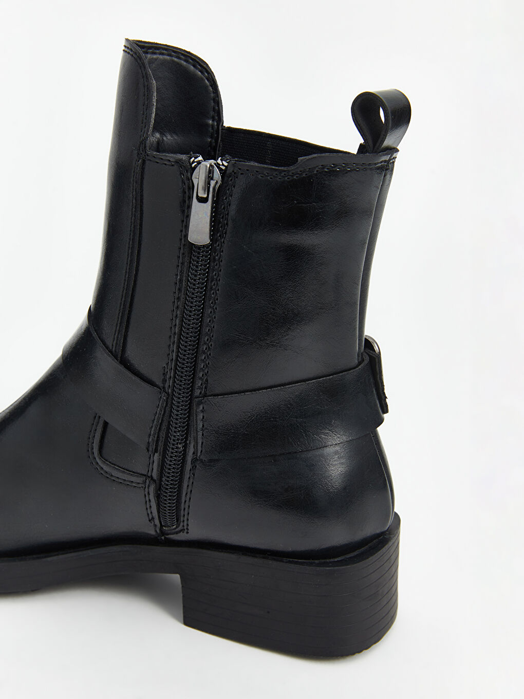 Siyah Deri Görünümlü Kadın Bot-5