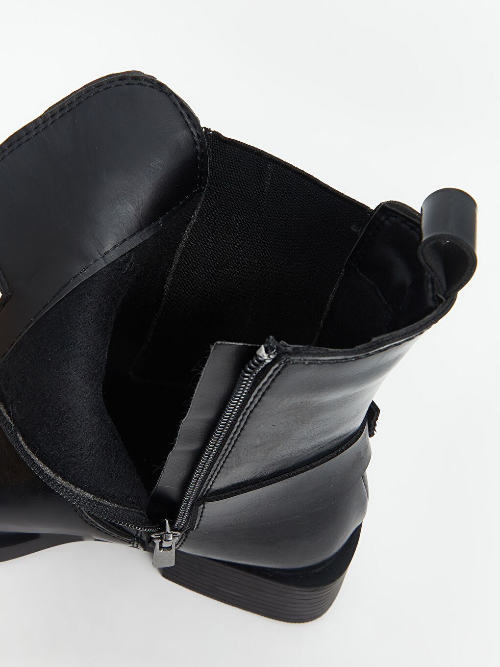 Siyah Deri Görünümlü Kadın Bot-6