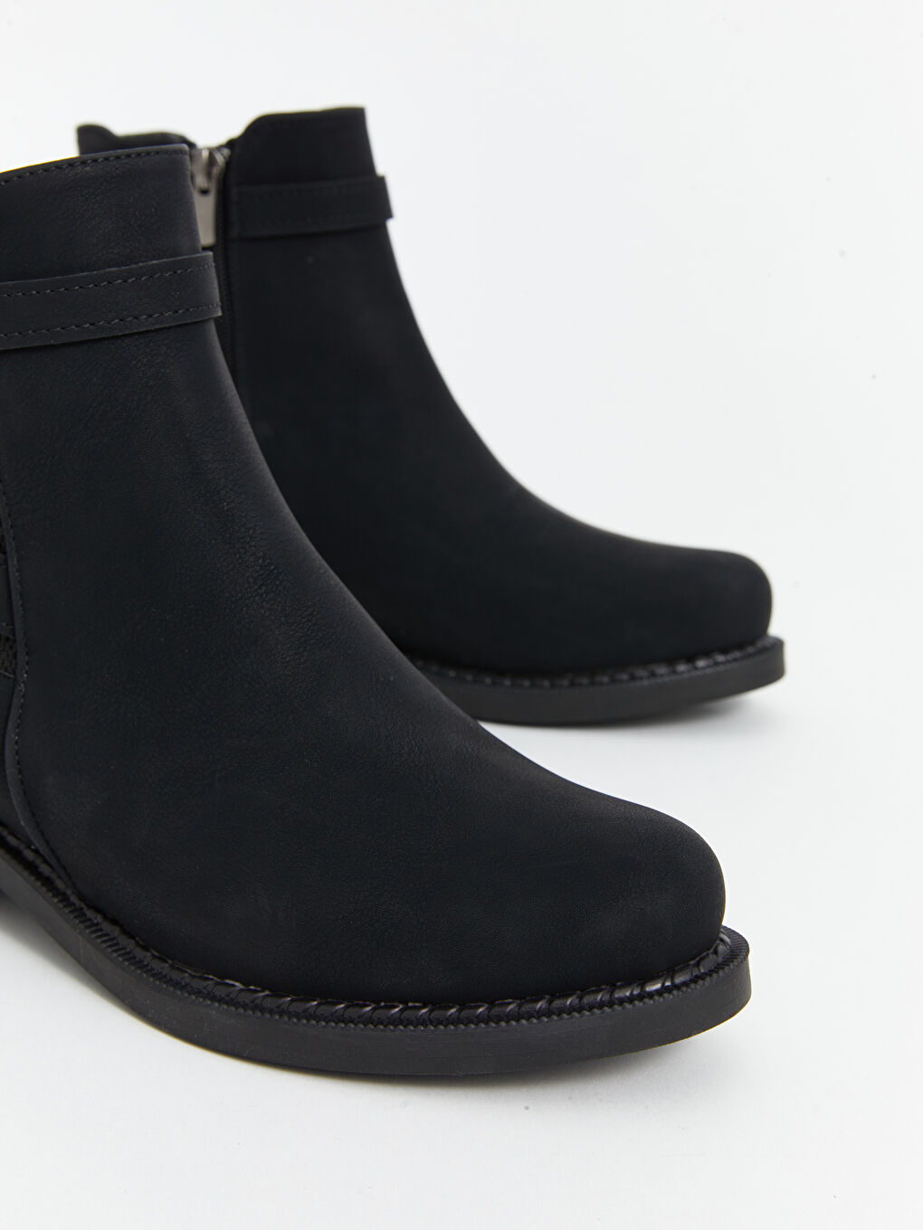 Siyah Süet Görünümlü Kadın Bot-2