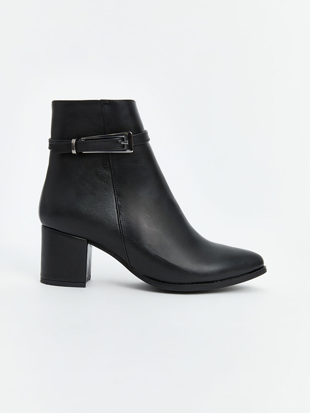 Siyah Deri Görünümlü Kadın Topuklu Bot-1