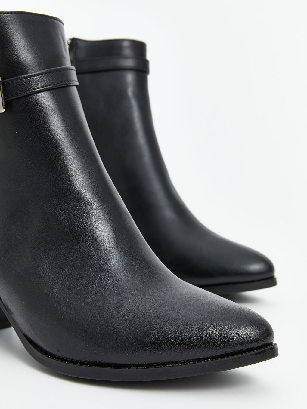 Siyah Deri Görünümlü Kadın Topuklu Bot-2