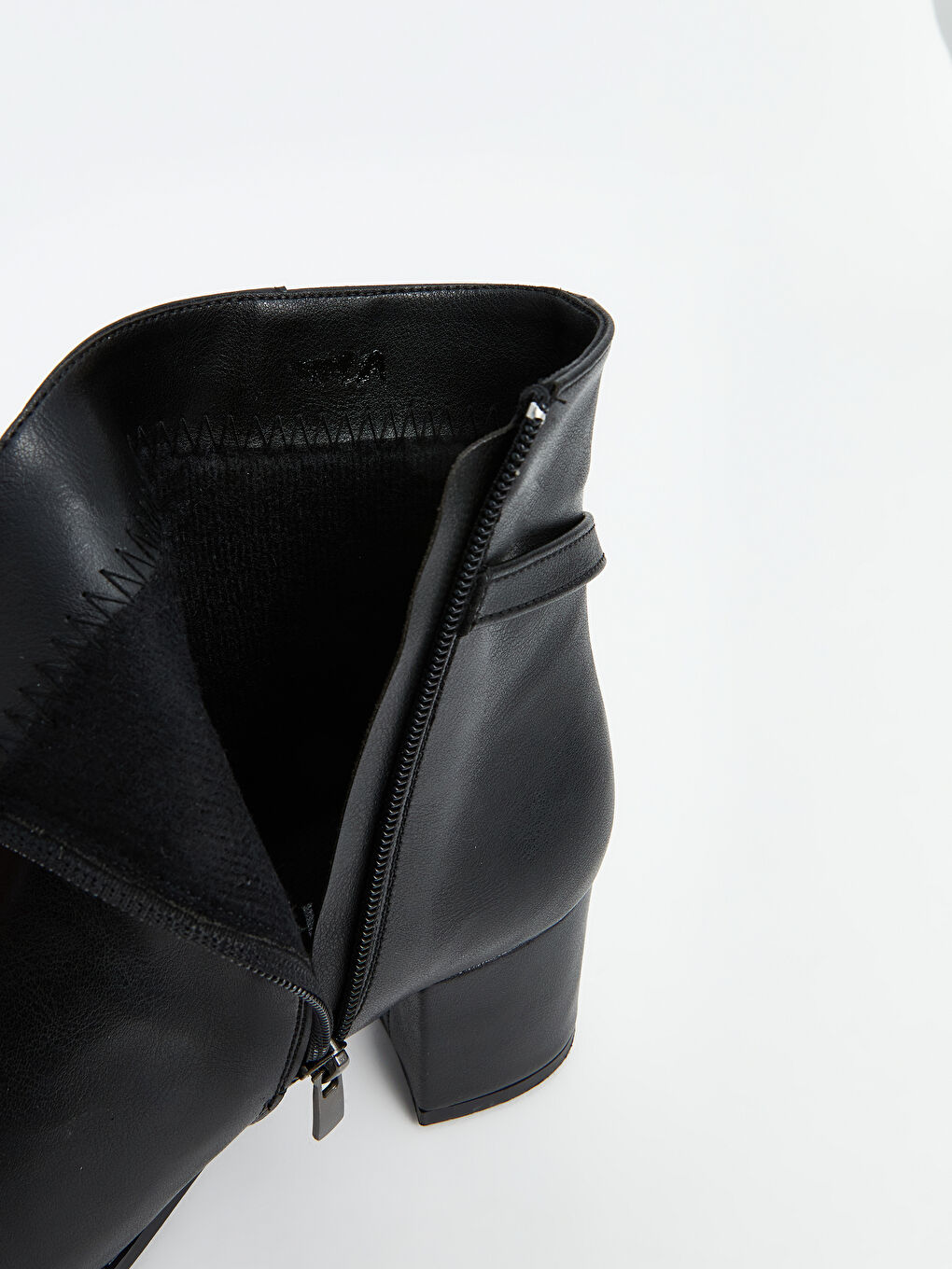 Siyah Deri Görünümlü Kadın Topuklu Bot-6