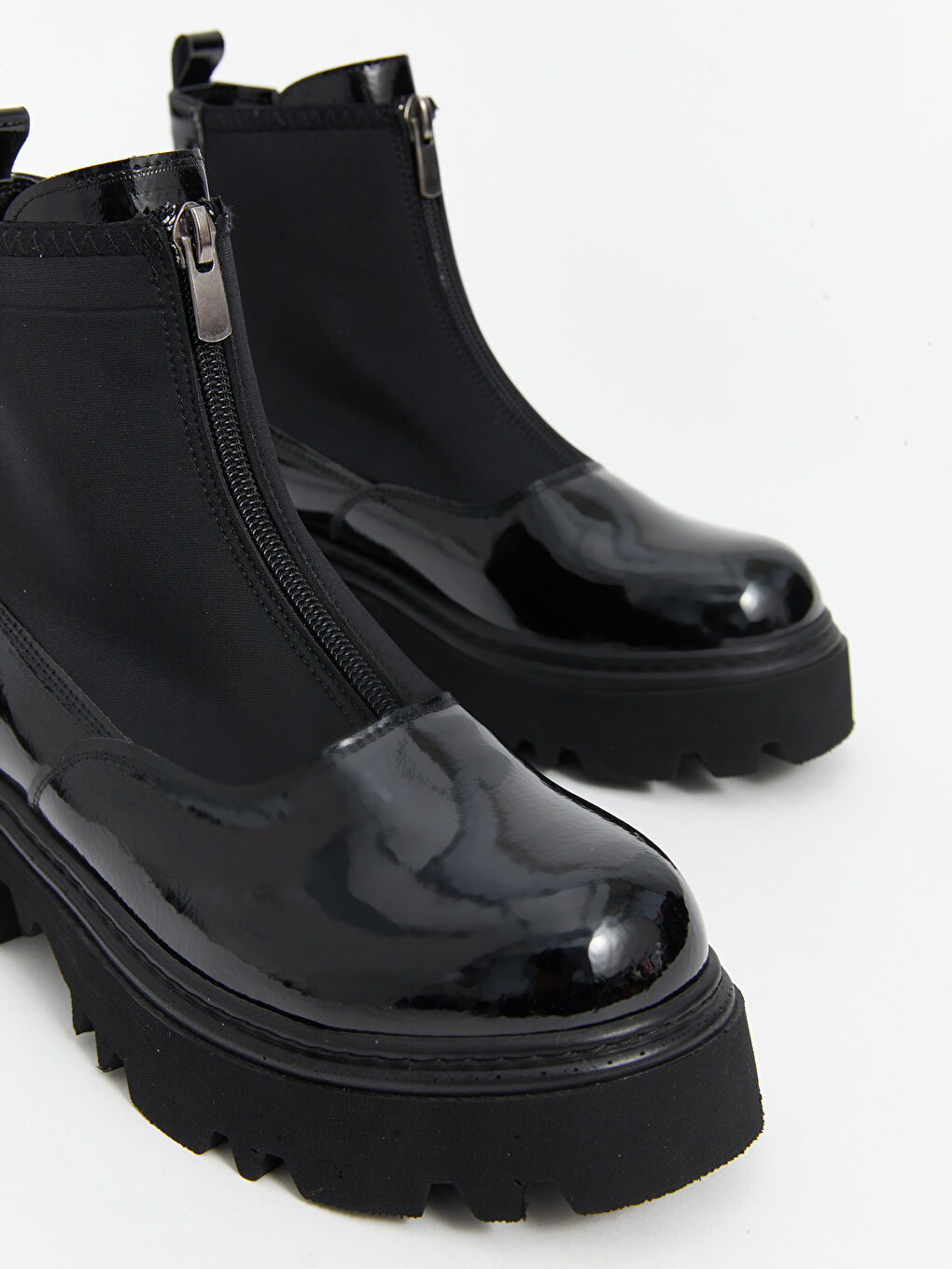 Siyah Fermuarlı Kadın Bot-2