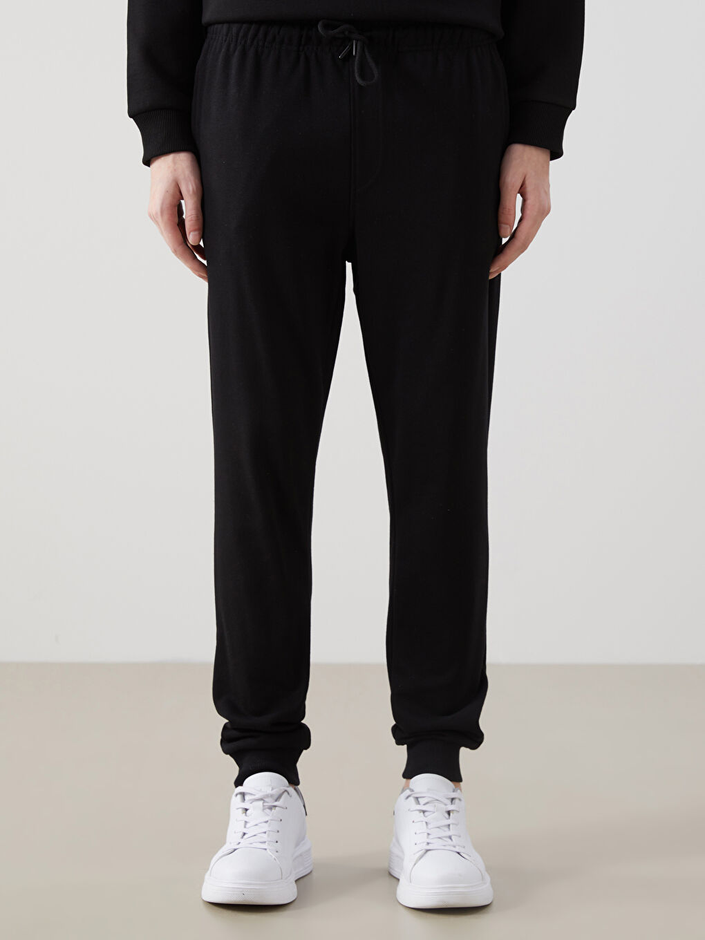 Siyah Standart Kalıp Erkek Jogger Eşofman Altı-1