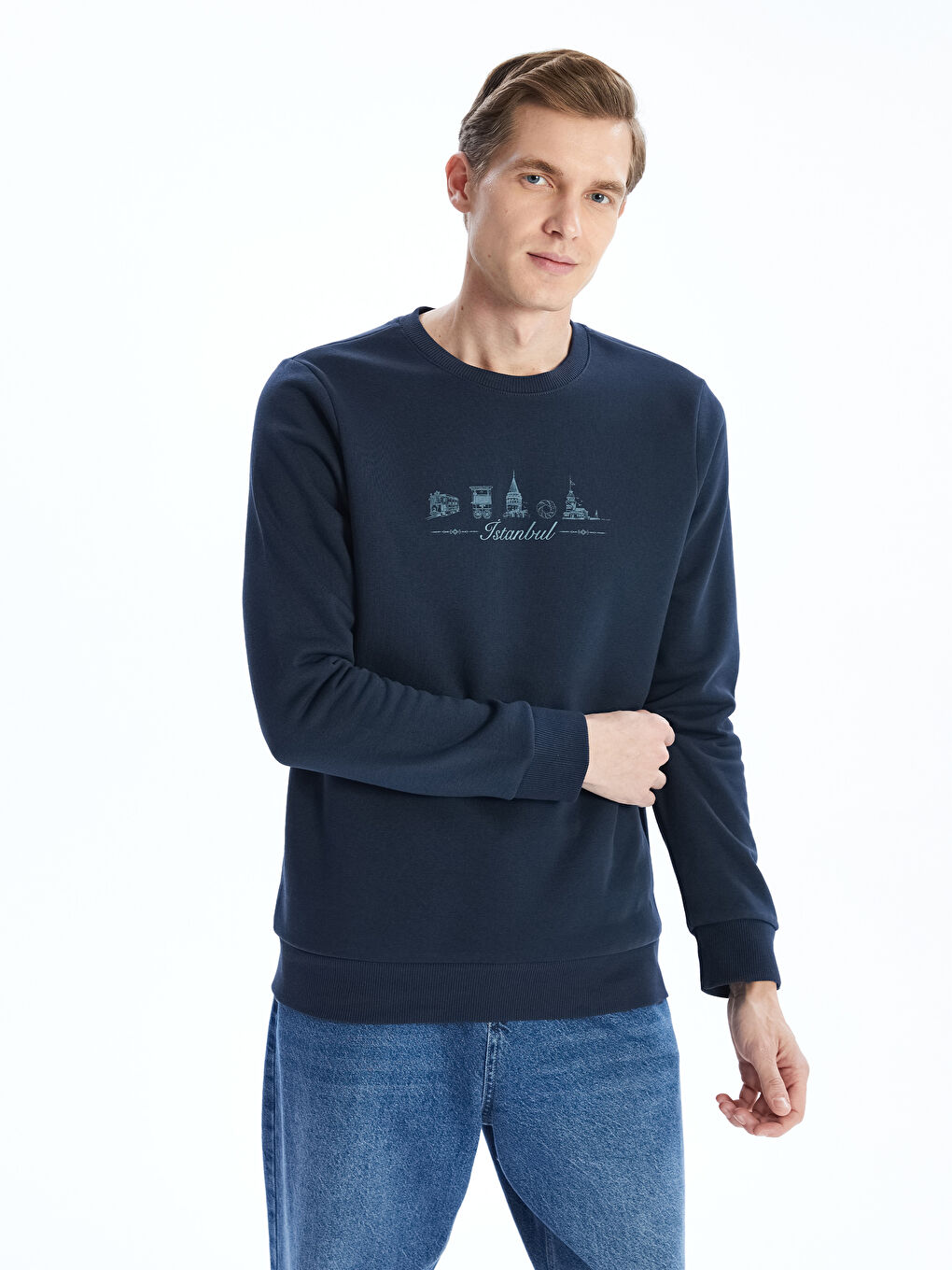 LCWAIKIKI Classic Lacivert Bisiklet Yaka Uzun Kollu İstanbul Baskılı Erkek Kalın Sweatshirt