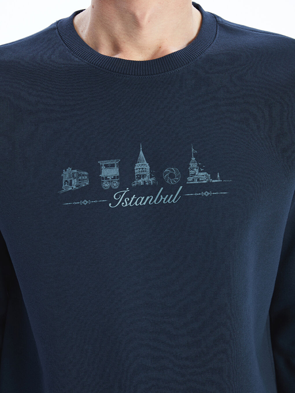 LCWAIKIKI Classic Lacivert Bisiklet Yaka Uzun Kollu İstanbul Baskılı Erkek Kalın Sweatshirt - 2