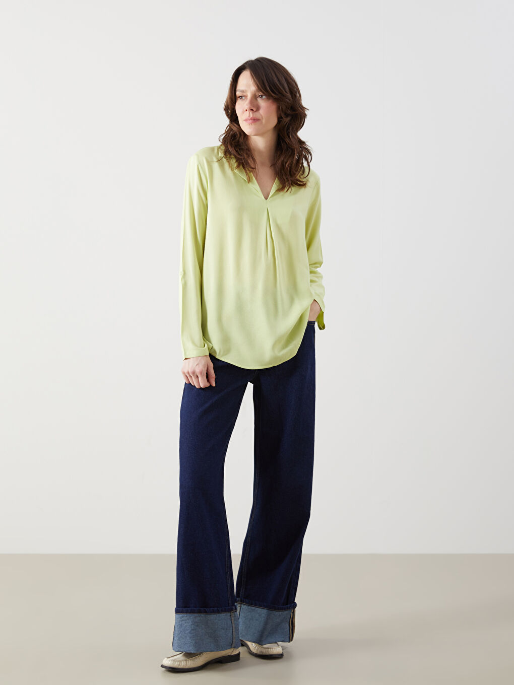 بلوزة واسعة بياقة قميص للسيدات-1