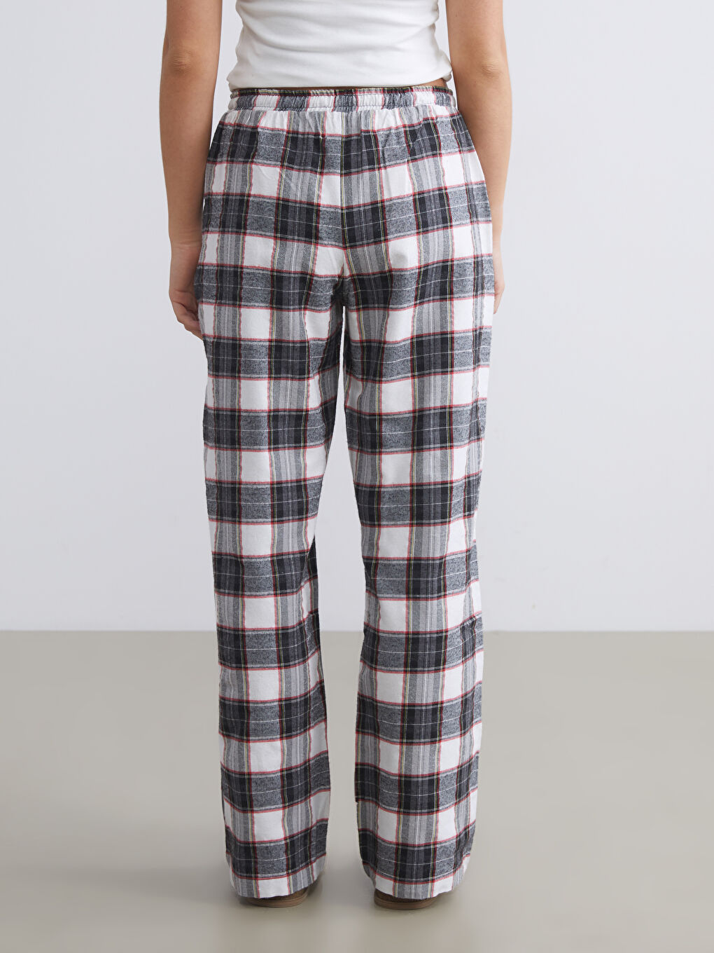 Siyah Beli Lastikli Ekose Kadın Pantolon-3