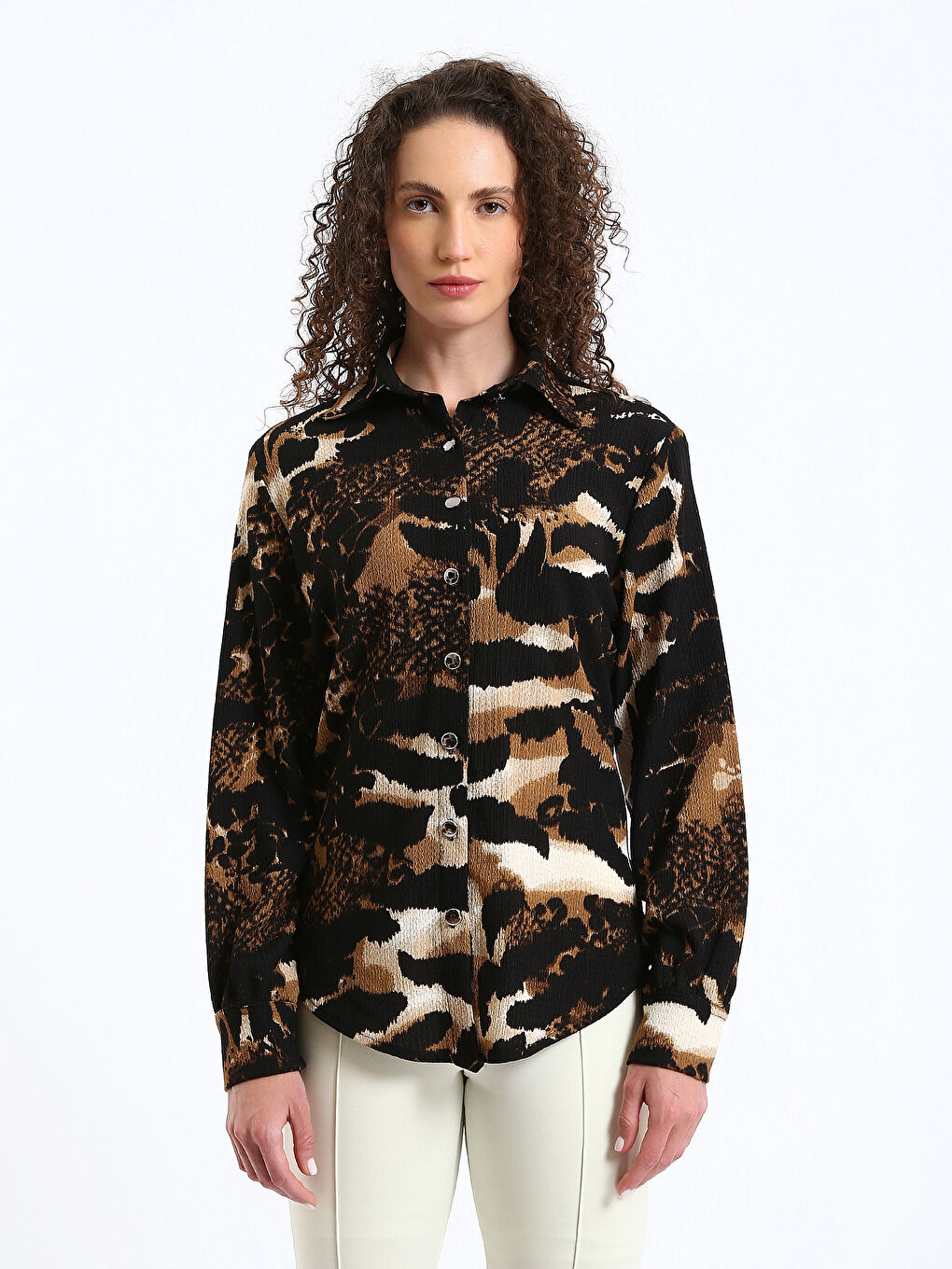 قميص نسائي بياقة قميص وكم طويل