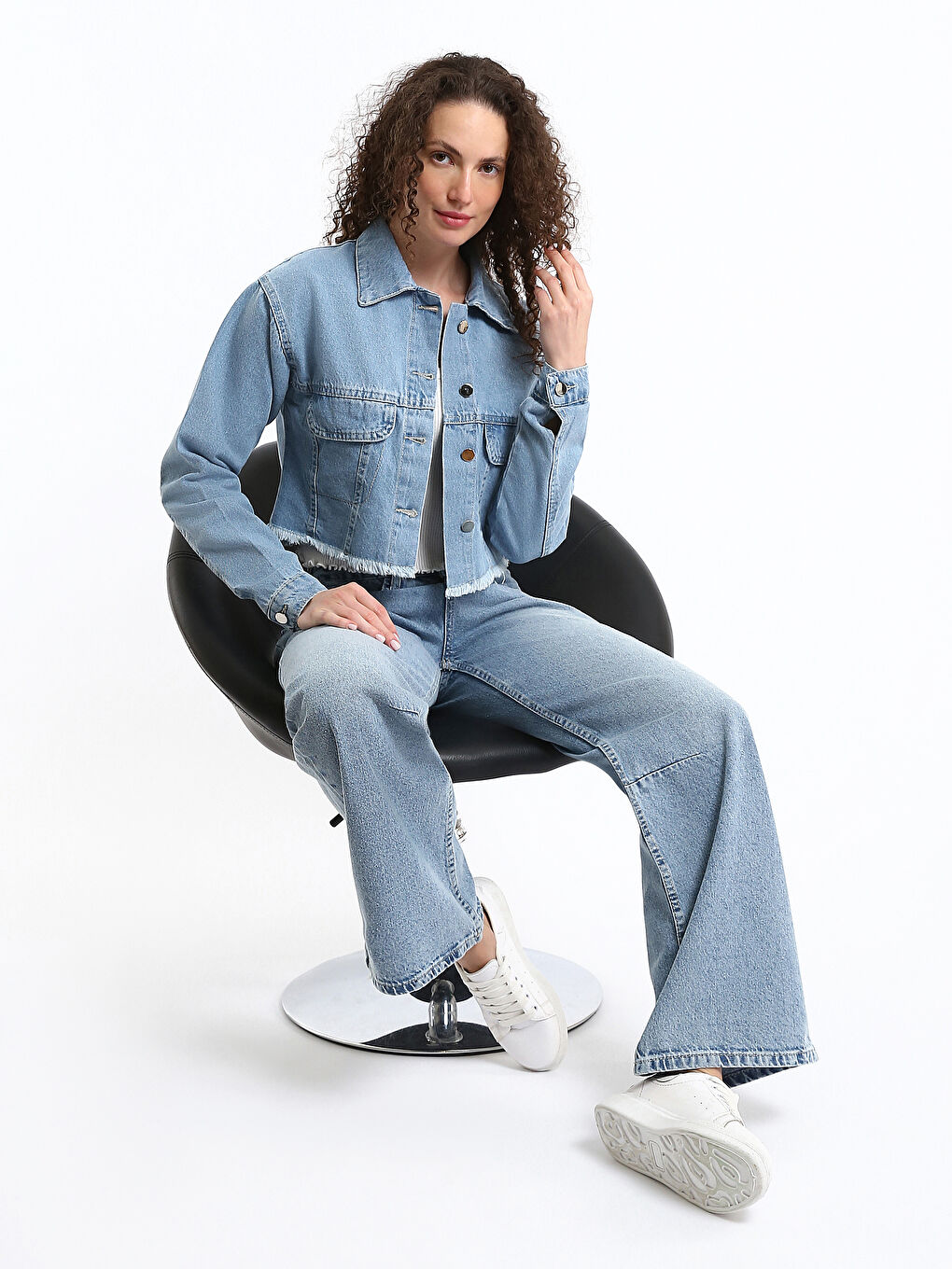 Collared Neck Crop Women's Denim Jacket-1