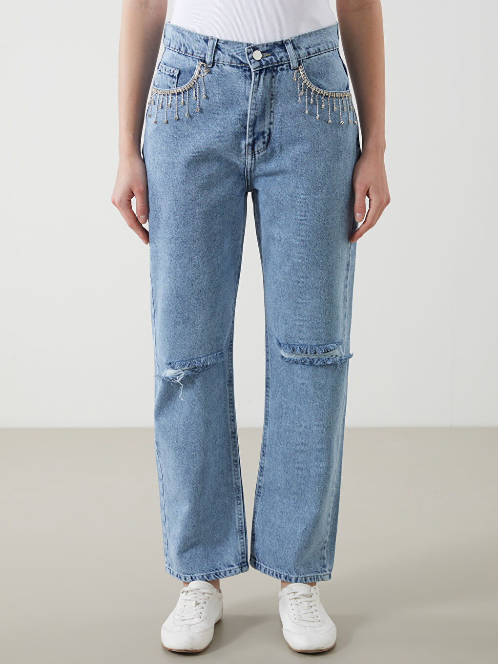 Straight Fit Ripped Detail Rhinestone Embellished Women's Jeans -W4LH89Z8-311