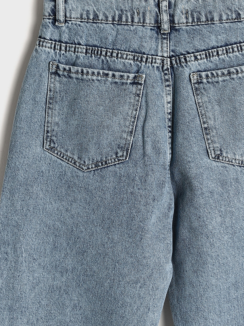 Straight Fit Ripped Detail Rhinestone Embellished Women's Jeans -W4LH89Z8-311