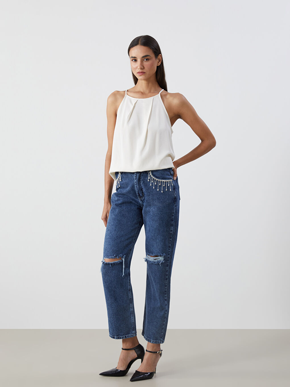 Straight Fit Ripped Detail Rhinestone Embellished Women's Jeans -W4LH89Z8-507
