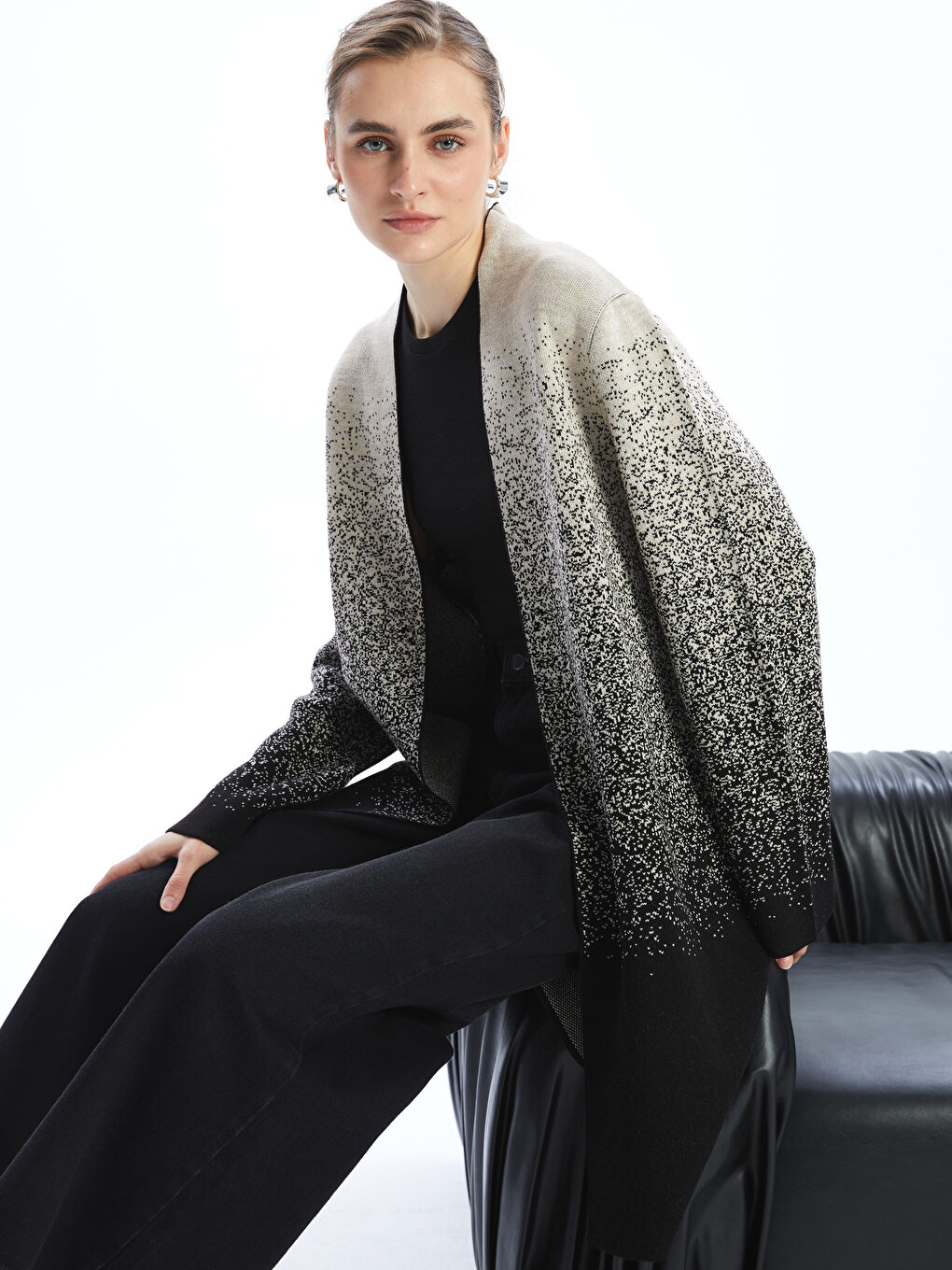 Siyah Şal Yaka Desenli Kadın Triko Hırka