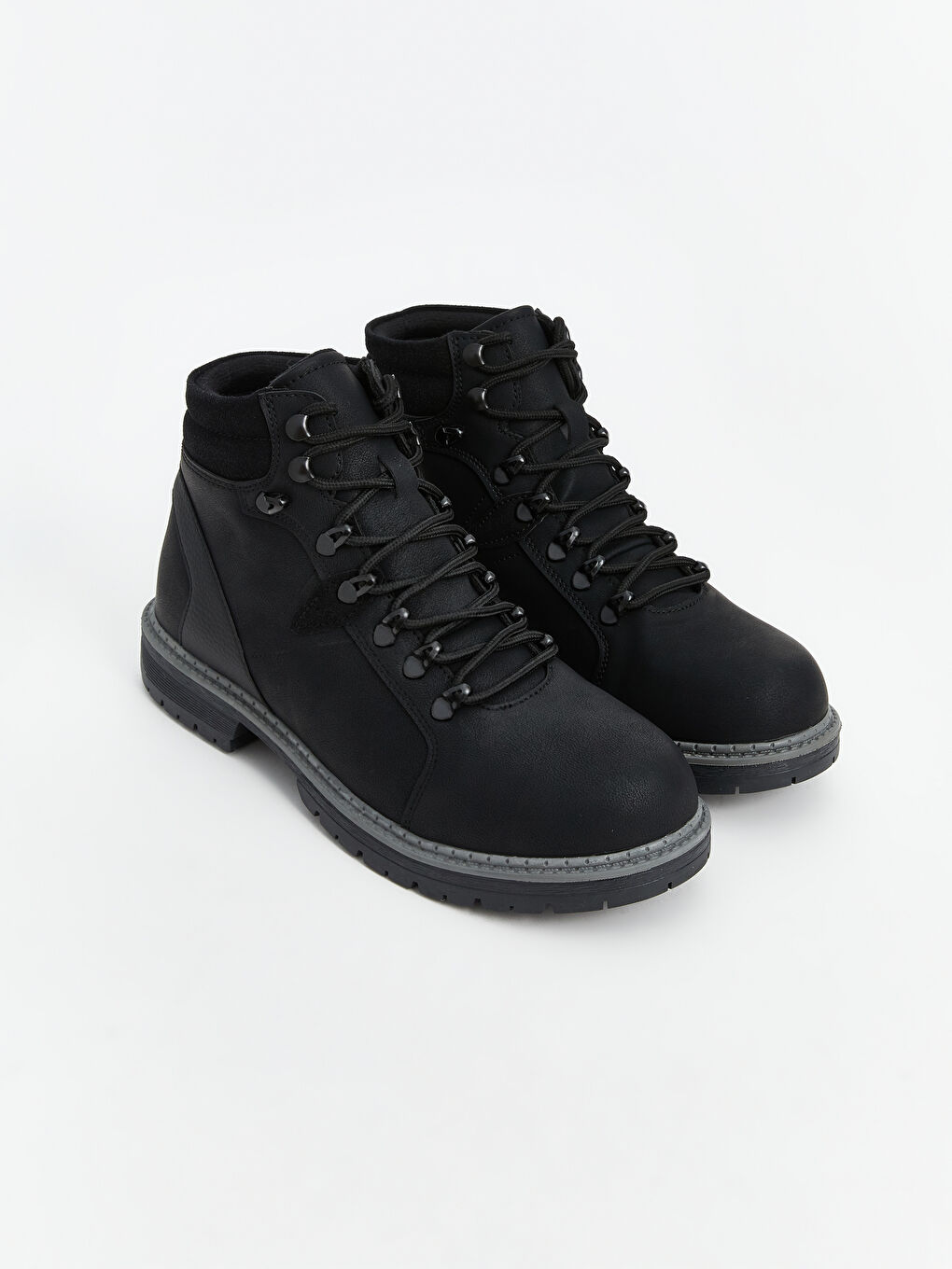 Siyah Bağcıklı Erkek Bot