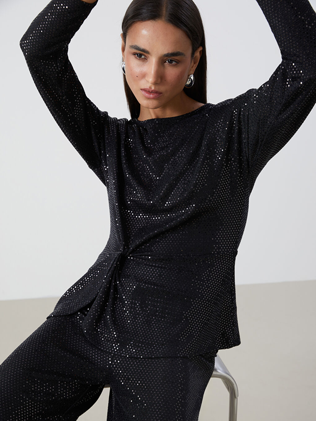 Siyah Bisiklet Yaka Taşlı Kadın Bluz