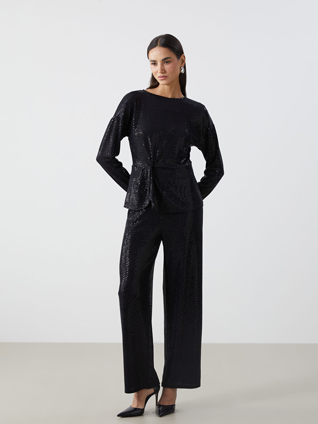 Siyah Bisiklet Yaka Taşlı Kadın Bluz-1