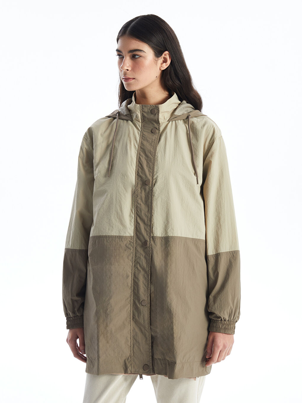 Bej Kapüşonlu Renk Bloklu Oversize Kadın Yağmurluk