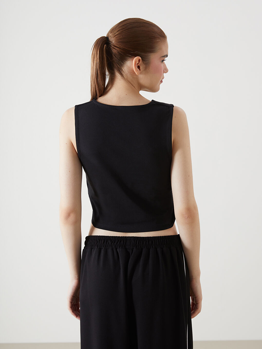 Siyah Bisiklet Yaka Crop Kadın Spor Tişört-3