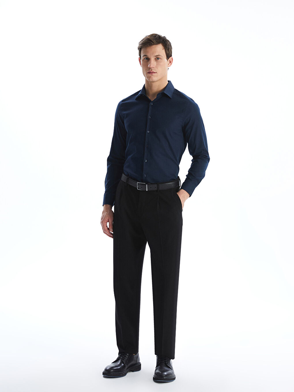 LCWAIKIKI Formal Lacivert Slim Fit Uzun Kollu Gabardin Erkek Gömlek - 1