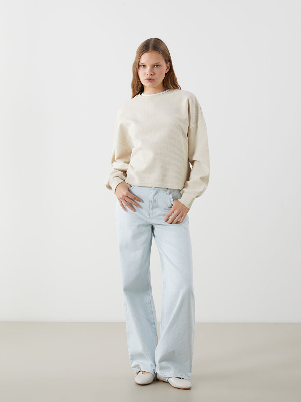 سويت شيرت نسائي بكول مدور-1