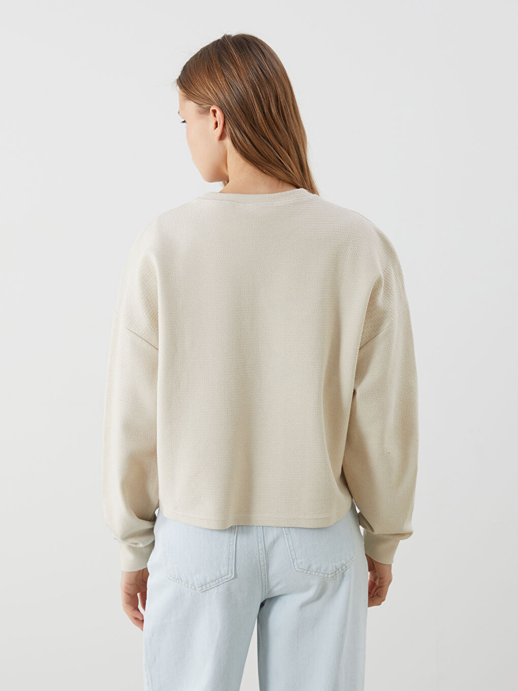 سويت شيرت نسائي بكول مدور-3