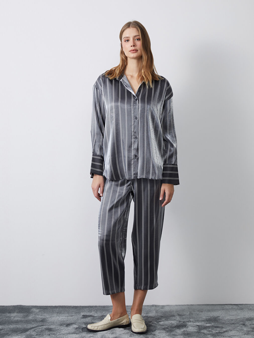 Siyah Çizgili Saten Kadın Gömlek-1