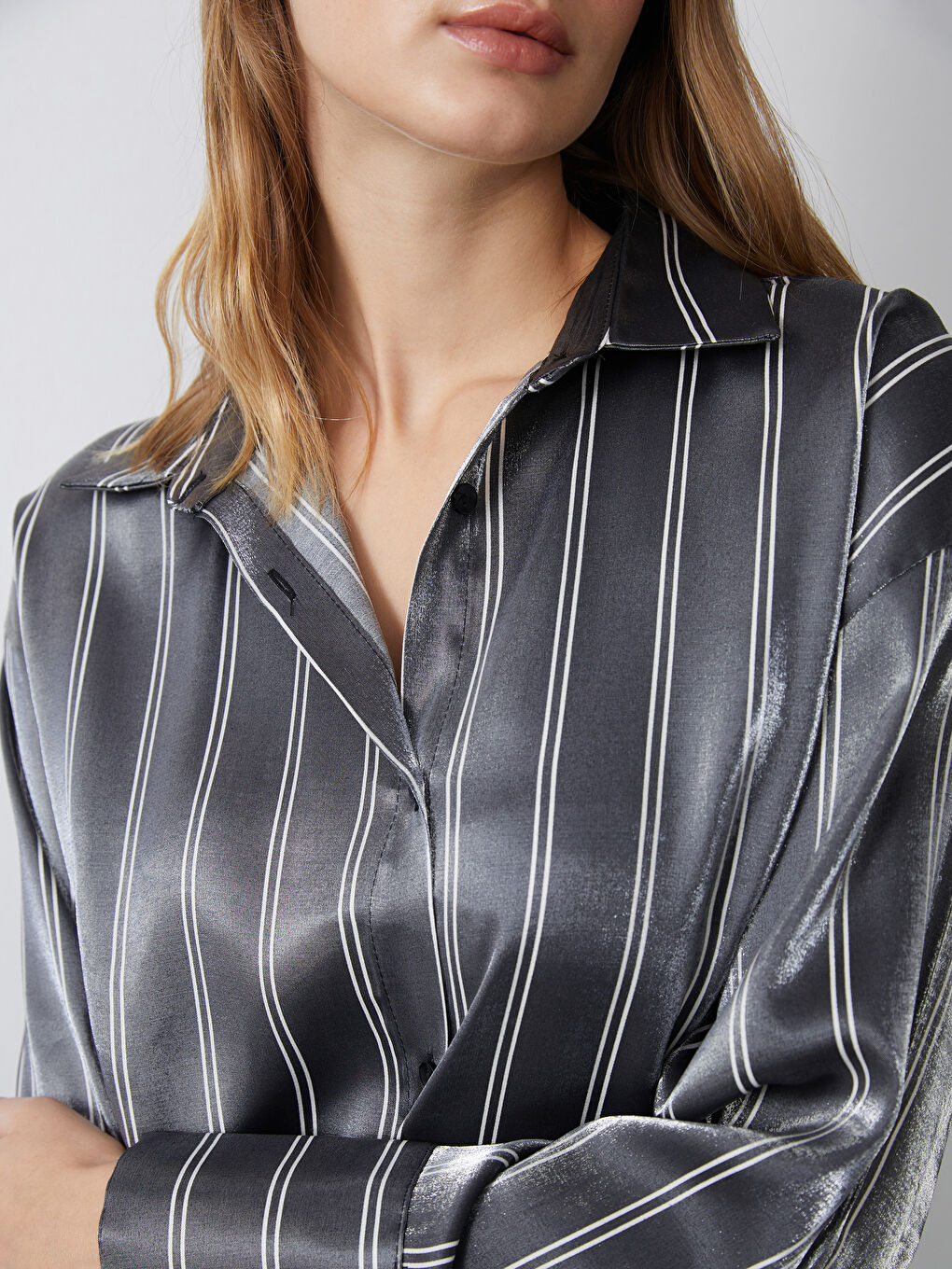 Siyah Çizgili Saten Kadın Gömlek-2