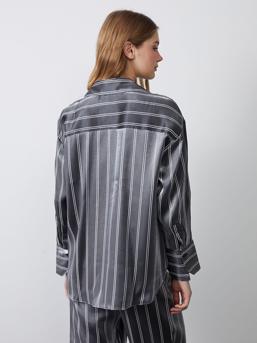 Siyah Çizgili Saten Kadın Gömlek-3