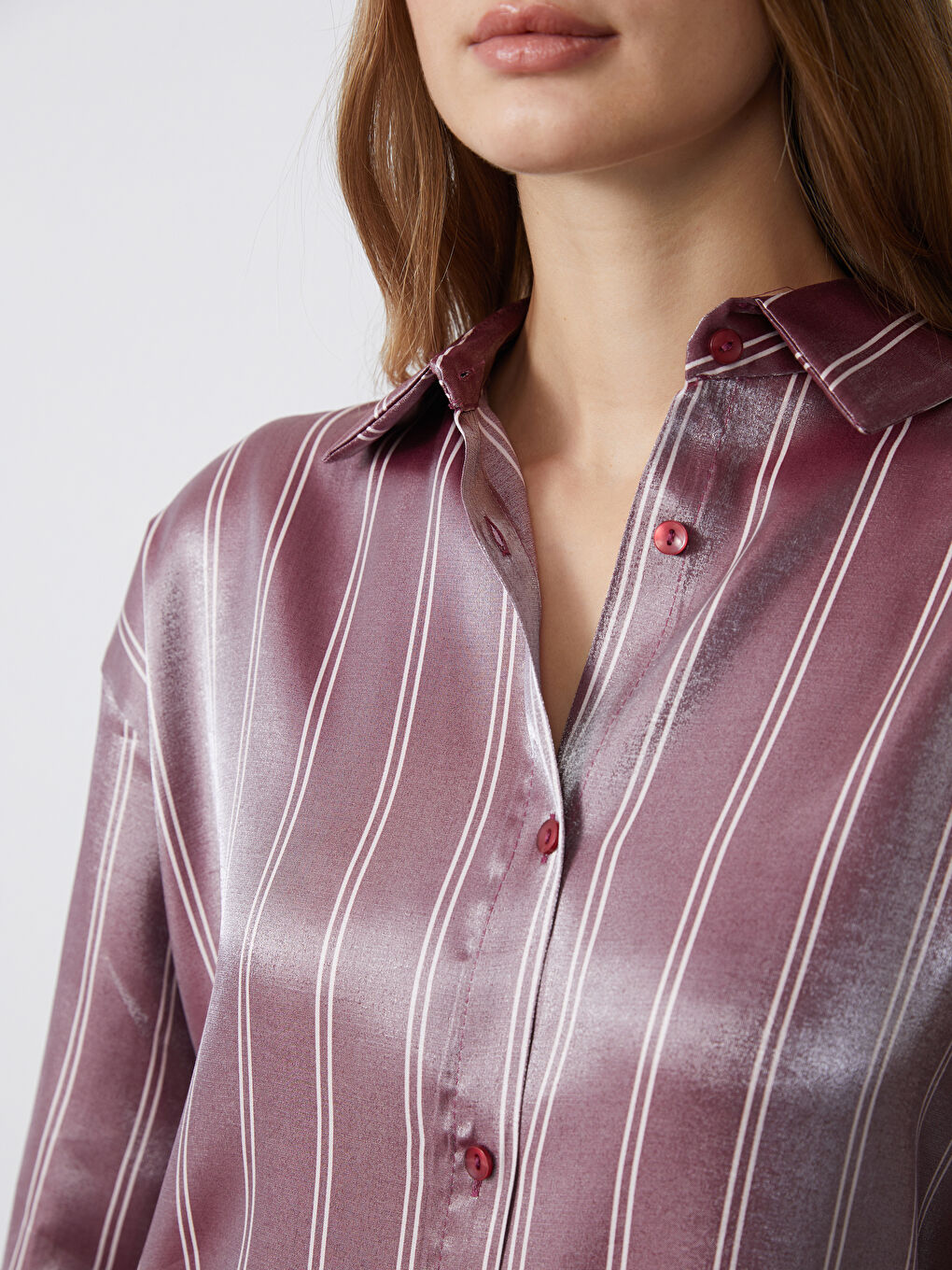 Kırmızı Çizgili Saten Kadın Gömlek-2